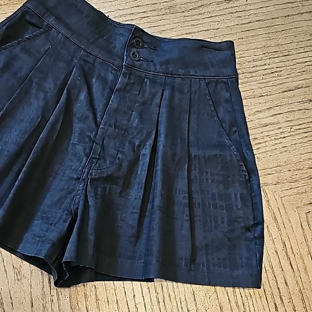 Size 26 dark denim shorts - Picture 3 of 7